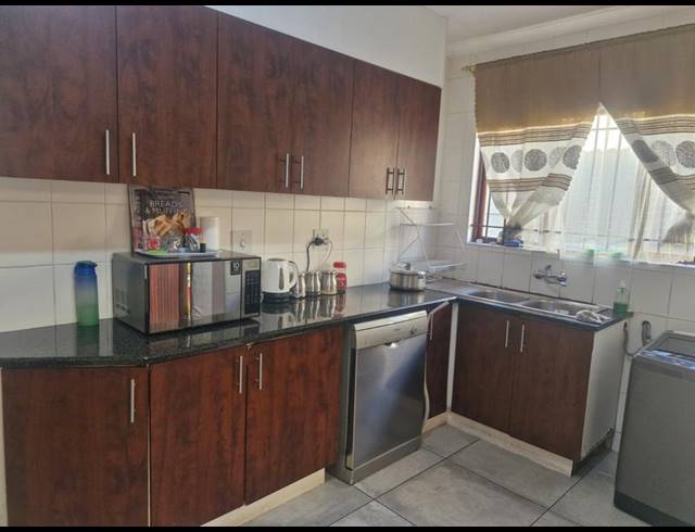 3 BEDROOM TOWNHOUSE FOR SALE IN ESCOMBE